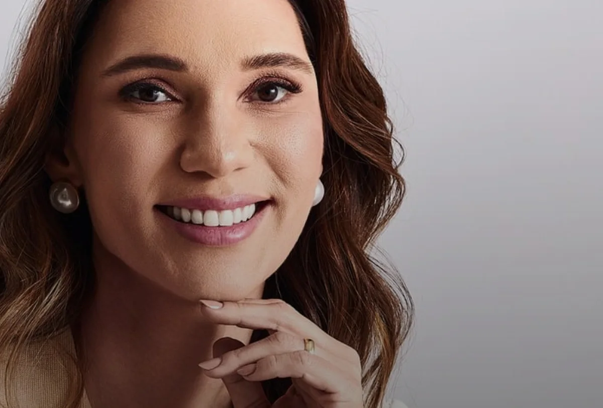 Retrato da Dra. Lidia Rampazzo em sua clínica em Votuporanga